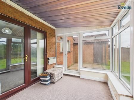 2 bedroom Detached bungalow To Let - Photo 1