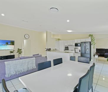 LARGE FAMILY HOME HAS ALL THE FEATURES - Photo 2