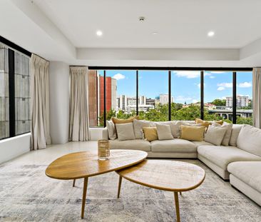 Luxury 3 Bedroom Living - Photo 6