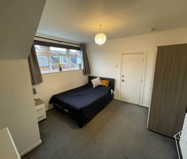 Edinburgh Grove (room 5), Armley, Leeds - Photo 6