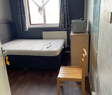 Room in a Shared Flat, Adams Road, N17 - Photo 1