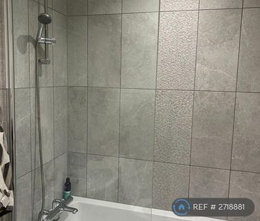 1 bedroom in a flat share to rent - Photo 4