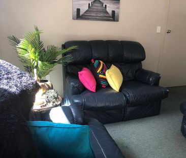 Warm Sunny Fully Furnished 4 bedroom house CBD - Photo 4