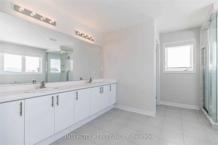 For Lease - 1809 Emberton Way, Innisfil, Ontario - Photo 2