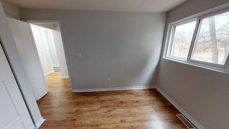 Three Bedroom Townhouse - Photo 5