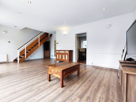 Lakeside, Edgehill Road, West Ealing, London W13 - Photo 4