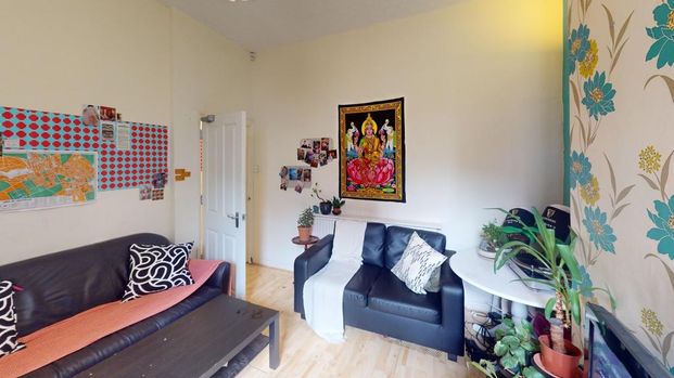 4 bedroom semi-detached house to rent - Photo 1