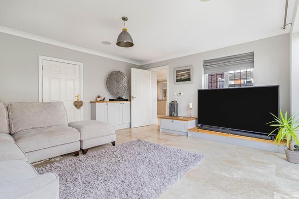 Hamilton Road, Newmarket - Photo 1