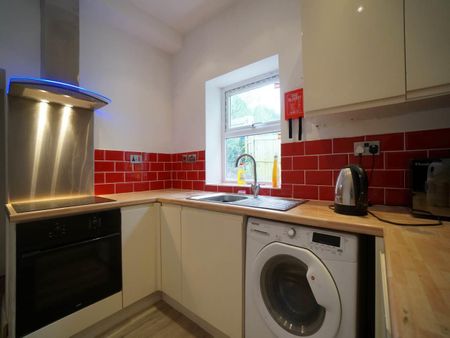 93 Caernarfon Road - Photo 4