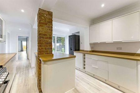 A superb detached four bedroom home with stunning views over the surrounding countryside. - Photo 4