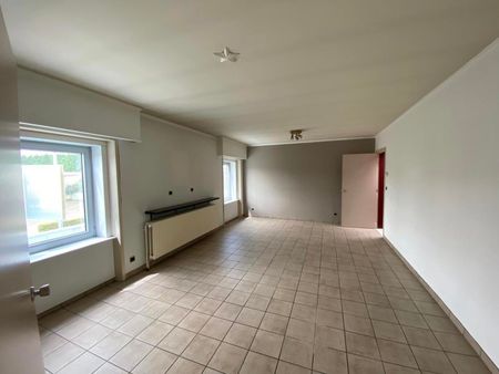 Verzorgd appartement op de eerste verdieping met twee slaapkamers en carport te Mol. - Foto 2