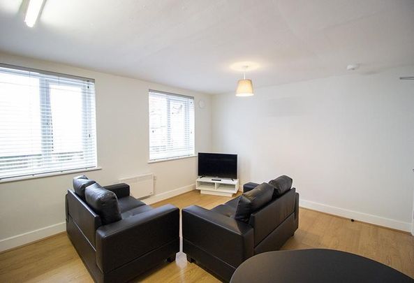 3 bedroom flat to rent - Photo 1