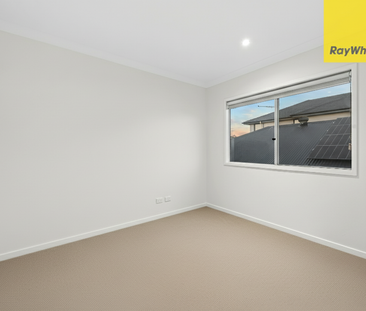 Near-New Metricon Home, 4 Bedrooms 2 Living Areas, Ducted A/C, Sola... - Photo 1