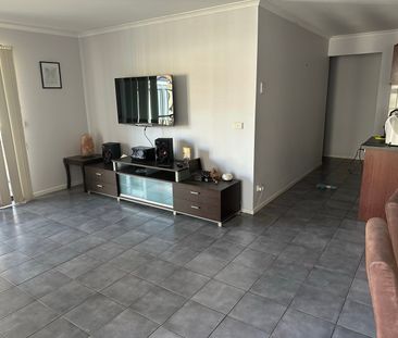 Cranbourne East - Photo 1