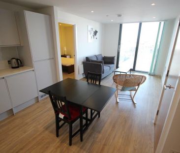 Room in a Shared Flat, Oxid House, M1 - Photo 1