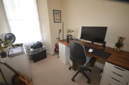 2 bedroom flat to rent - Photo 3