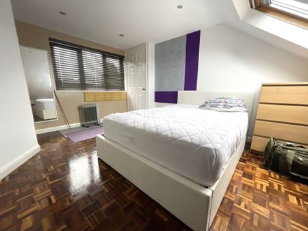 Ridgehurst Avenue, Watford - Photo 3