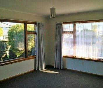 Large 2-bed unit in great location - Photo 3