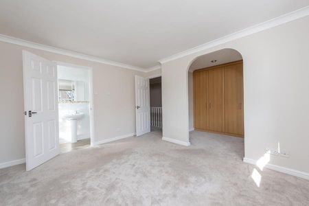 Curtis Close, Camberley, Surrey, GU15 - Photo 3