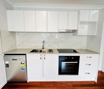 2 Bedroom 1 Bathroom Unfurnished Renovated Apartment - Photo 5