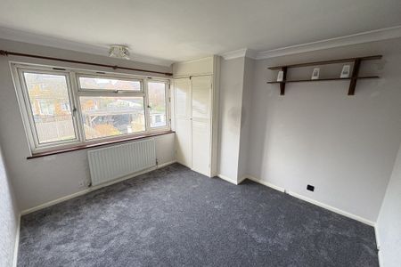 Melvyn Close - Photo 2