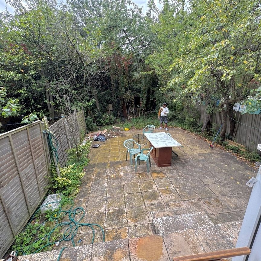 Room in a Shared House, Hendon Way, NW4 - Photo 1