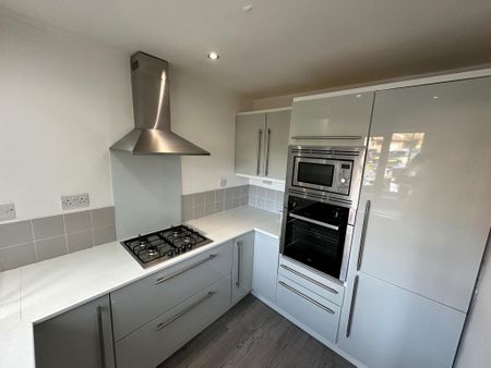 2 bedroom terraced house to rent - Photo 2