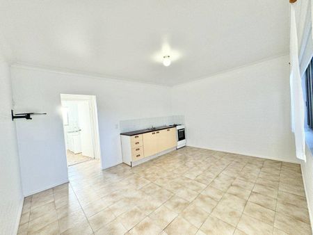 Central Neat and Tidy Unit - Photo 4