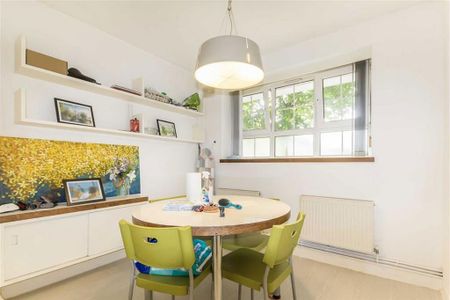 3 bedroom flat to rent - Photo 2