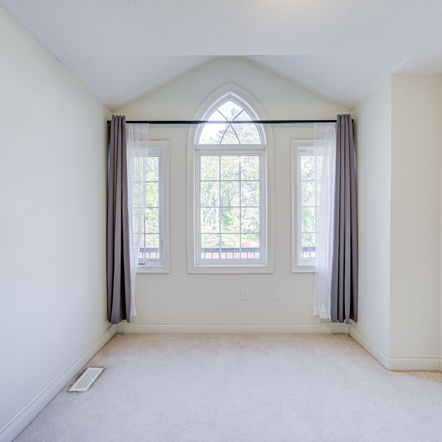 For Lease - 73 Sharonview Crescent, East Gwillimbury, Ontario - Photo 1