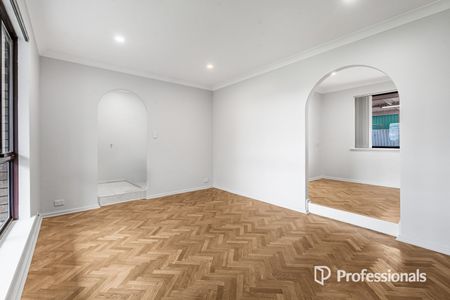 Beautifully Renovated Family Home in Peaceful Cul-de-Sac - Photo 2