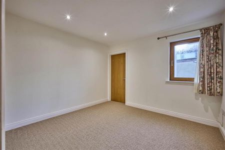 12d The Esplanade, Holywood, BT18 9JP - Photo 4