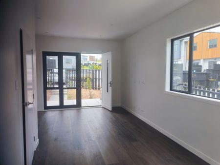 Near new 2 bedrooms home - Photo 2