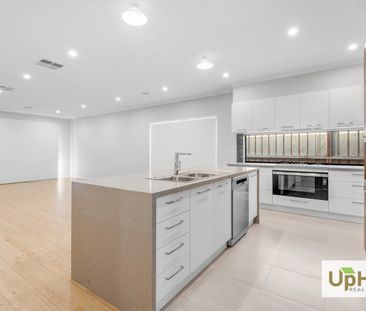 Style and Sophistication in Clyde North! - Photo 2