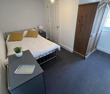 1 bedroom in a house share to rent - Photo 3