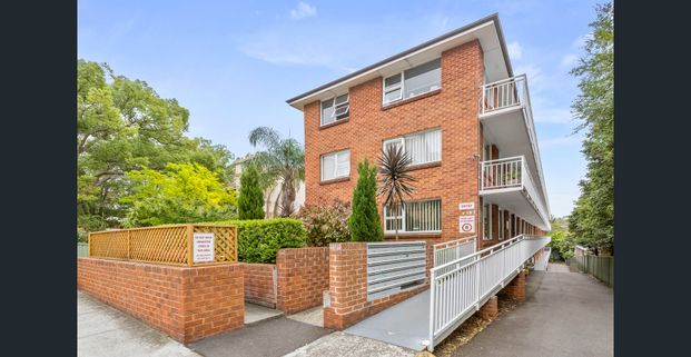 Light-Filled Apartment Steps from Village and Transport - Photo 1