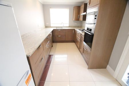 Camborne Way, Heston - Photo 2
