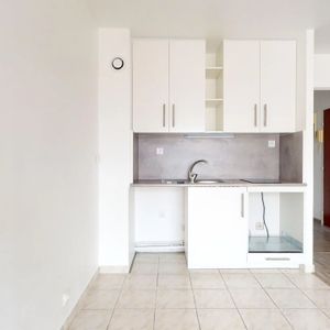 Location Appartement 1 pièces 28 m2 à Pontault-Combault - Photo 2