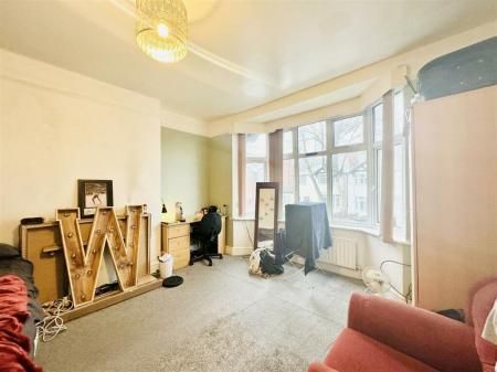 Harlaxton Drive, Lenton, Nottingham, NG7 - Photo 2