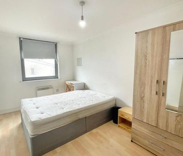 1 bedroom in a flat share to rent - Photo 1