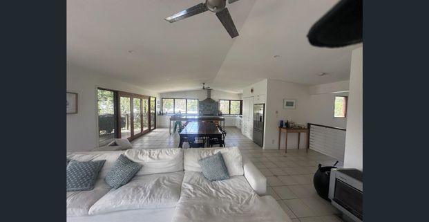 SOUTH STRADBROKE ISLAND WATERS RARE RENTAL OPPORTUNITY - Photo 1