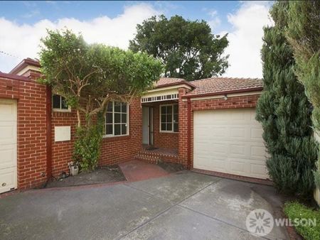 Spacious 3 Bedroom Unit - Photo 2