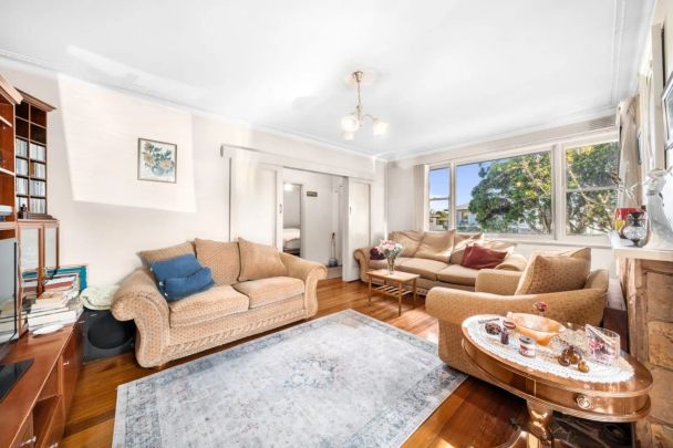 Family Comfort in a Quiet Pocket, Close to Shops & Schools - Photo 1