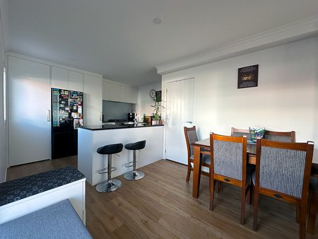 Chic 2BR Townhouse in Lower Hutt - Photo 5