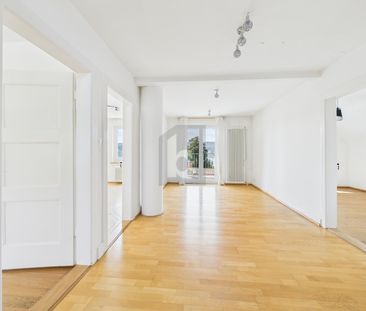 DREAMY HOUSE WITH LAKE VIEW AND GARDEN - Photo 6