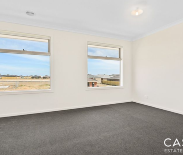 19 Savage Way, Clyde North - Photo 5