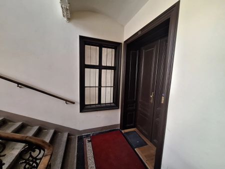 In Kürze verfügbar - Wunderschöne Altbauwohnung in Traumlage - 3,5 Zimmer in der Schlösselgasse als Ihr neues, unbefristetes Zuhause - Photo 2