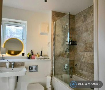 1 bedroom in a house share to rent - Photo 2