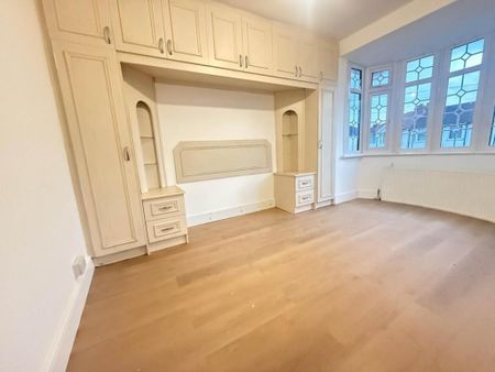 4 bedroom semi-detached house to rent - Photo 2