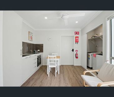 34 Jillian Place, Wynnum West, Qld 4178 - Photo 4